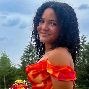 Meet your Posher, Simone